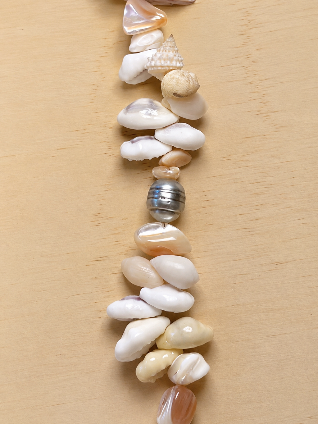 Collier coquillages - modèle Moerani Blanc et Marron