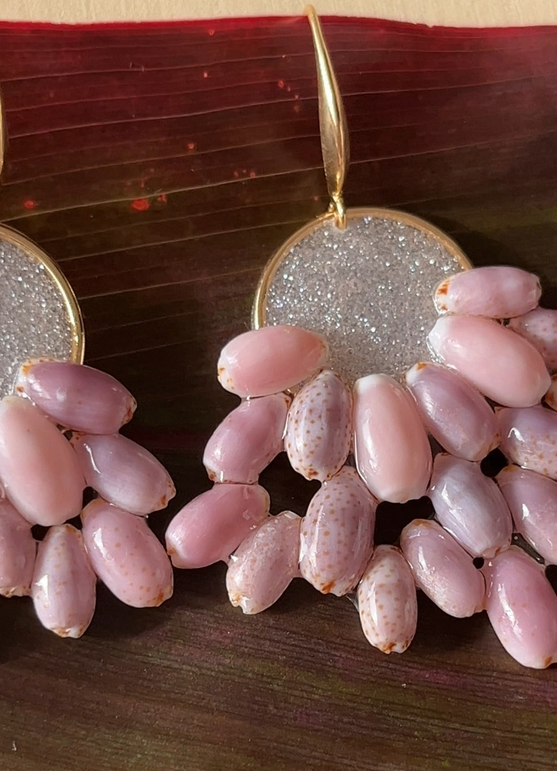 Boucles d’oreilles Pūpū Café — modèle Léa